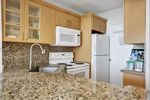 2899 Collins Ave, Miami Beach, FL 33140 - Photo 5