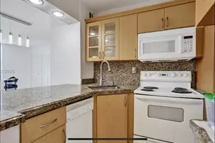 2899 Collins Ave, Miami Beach, FL 33140 - Photo 7