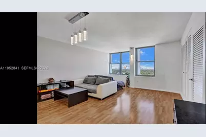 2899 Collins Ave #1502, Miami Beach, FL 33140 - Photo 9