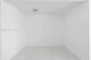 5005 Collins Ave, Miami Beach, FL 33140 - Photo 11