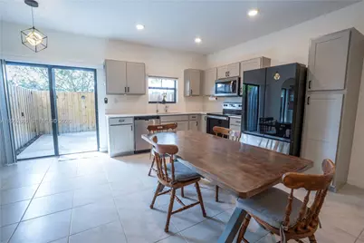 528 NE 1st Dr, Florida City, FL 33034 - Photo 5