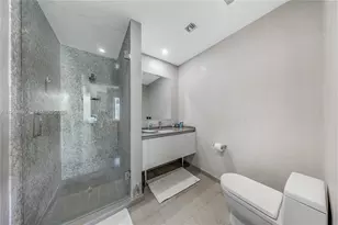 68 SE 6th St, Miami, FL 33131 - Photo 15