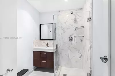 300 S Pointe Dr #706, Miami Beach, FL 33139 - Photo 11