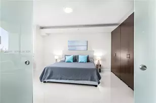 300 South Pointe Dr, Miami Beach, FL 33139 - Photo 9