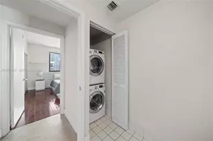 601 NE 36th St, Miami, FL 33137 - Photo 17