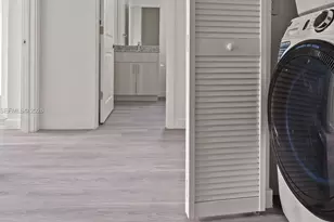 1001 NE 58th St, Oakland Park, FL 33334 - Photo 13