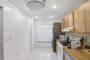 1270 NW 99th Ave, Pembroke Pines, FL 33024 - Photo 11