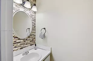 1270 NW 99th Ave, Pembroke Pines, FL 33024 - Photo 17