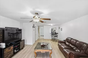 1270 NW 99th Ave, Pembroke Pines, FL 33024 - Photo 7