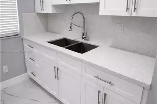 7925 W 29th Way, Hialeah, FL 33018 - Photo 3