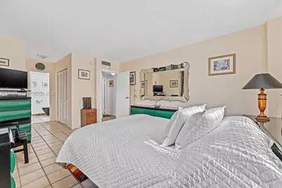 16465 NE 22nd Ave #302, North Miami Beach, FL 33160 - Photo 11