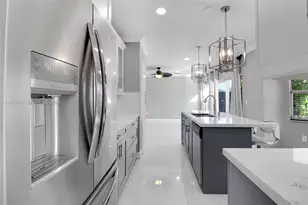 9008 SW 211th Ln, Cutler Bay, FL 33189 - Photo 15