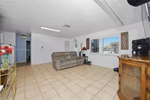 1526 NE 4th Ter, Cape Coral, FL 33909 - Photo 11