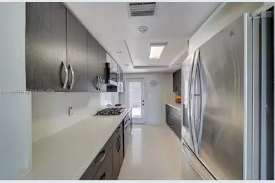 801 E 16th Pl, Hialeah, FL 33010 - Photo 9