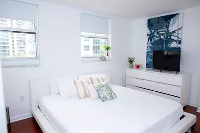 1200 Brickell Bay Dr #1901, Miami, FL 33131 - Photo 11