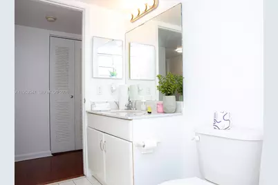 1200 Brickell Bay Dr #1901, Miami, FL 33131 - Photo 15
