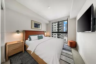 11 NE 6th St, Miami, FL 33132 - Photo 9