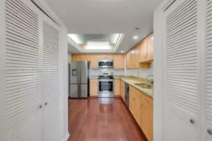 3200 N Port Royale Dr N, Fort Lauderdale, FL 33308 - Photo 13