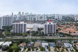 3598 Yacht Club Dr, Aventura, FL 33180 - Photo 45