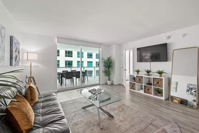 1200 Brickell Bay Dr #2414, Miami, FL 33131 - Photo 1