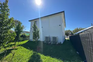 1749 NW 69th St, Miami, FL 33147 - Photo 9