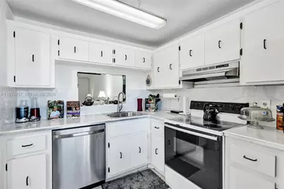 3511 E Inverrary Dr #107, Lauderhill, FL 33319 - Photo 11
