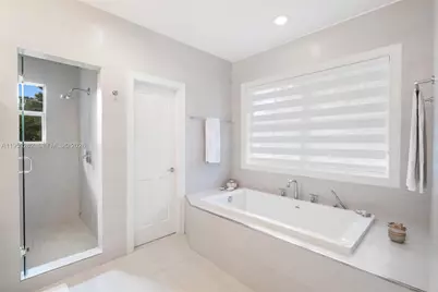 164 W Mashta Dr, Key Biscayne, FL 33149 - Photo 19