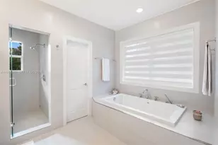 164 W Mashta Dr, Key Biscayne, FL 33149 - Photo 19