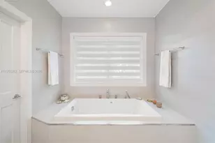 164 W Mashta Dr, Key Biscayne, FL 33149 - Photo 21