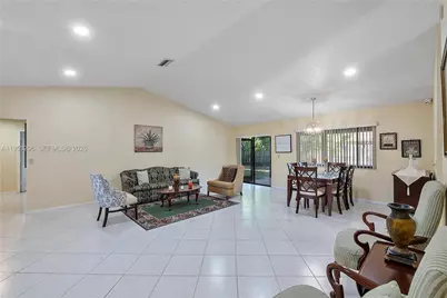 8201 NW 53rd St, Lauderhill, FL 33351 - Photo 9