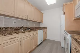 7121 Miami Lakes Dr, Miami Lakes, FL 33014 - Photo 13