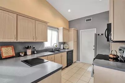 8080 NW 51st Ct, Lauderhill, FL 33351 - Photo 21