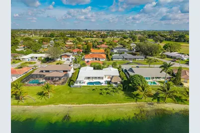 6830 Winged Foot Dr, Hialeah, FL 33015 - Photo 35
