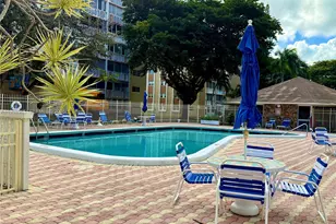 901 NE 14th Ave, Hallandale Beach, FL 33009 - Photo 13