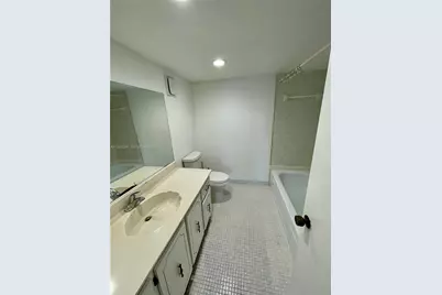 240 Lakeview Dr #308, Weston, FL 33326 - Photo 9