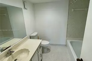 240 Lakeview Dr, Weston, FL 33326 - Photo 9