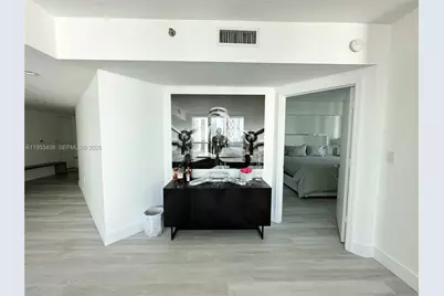 55 SE 6th St #1601, Miami, FL 33131 - Photo 5