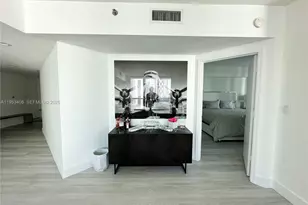 55 SE 6th St, Miami, FL 33131 - Photo 5