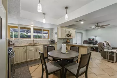 7630 Embassy Blvd, Miramar, FL 33023 - Photo 9