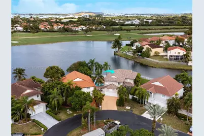 10465 NW 46th St, Doral, FL 33178 - Photo 5