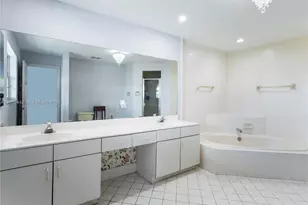 10465 NW 46th St, Doral, FL 33178 - Photo 29