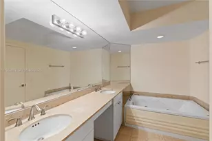 4775 Collins Ave, Miami Beach, FL 33140 - Photo 25