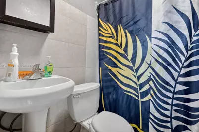 520 NE 111th St, Miami, FL 33161 - Photo 21