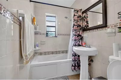 520 NE 111th St, Miami, FL 33161 - Photo 33
