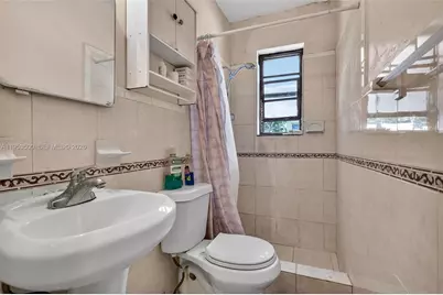 520 NE 111th St, Miami, FL 33161 - Photo 23