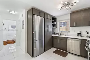 710 11th St, Miami Beach, FL 33139 - Photo 7