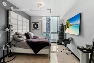 300 S Biscayne Blvd, Miami, FL 33131 - Photo 9