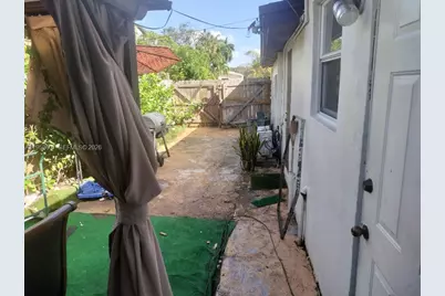 3206 SW 47th Ave, West Park, FL 33023 - Photo 11