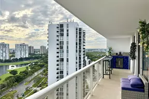 3701 N Country Club Dr, Aventura, FL 33180 - Photo 19