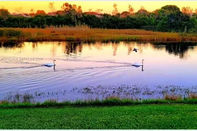 1303 NW 167th Ave, Pembroke Pines, FL 33028 - Photo 45